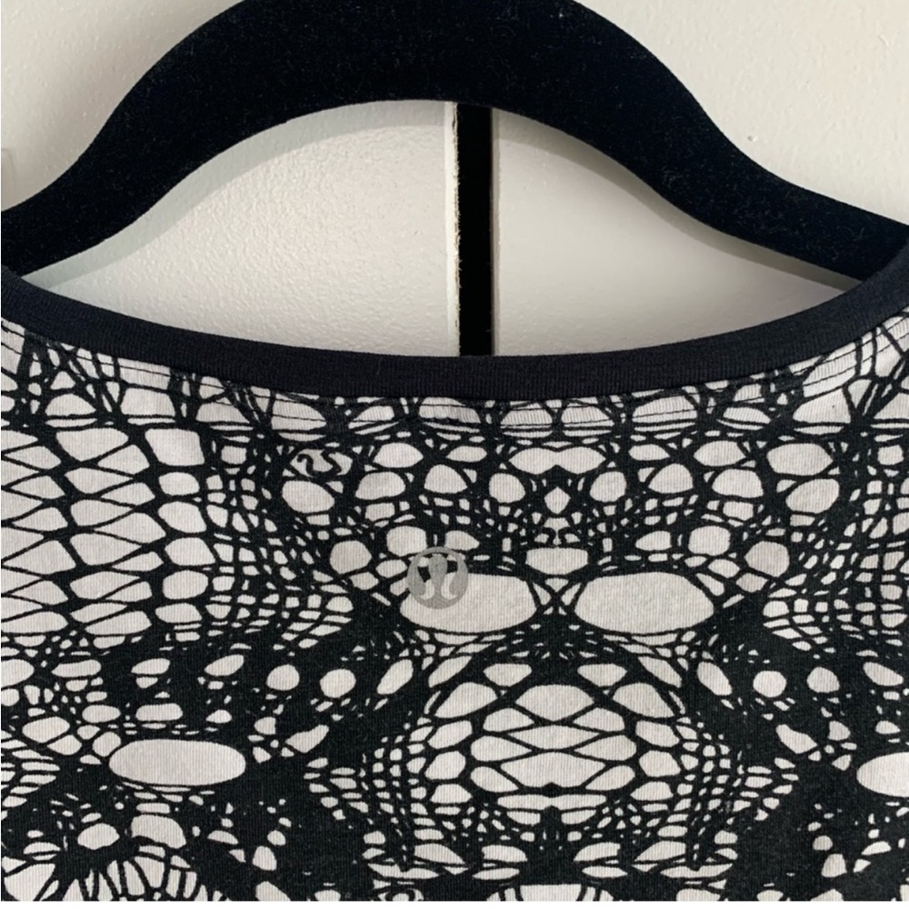 Lululemon reversible long sleeve tee - Picture 4 of 7